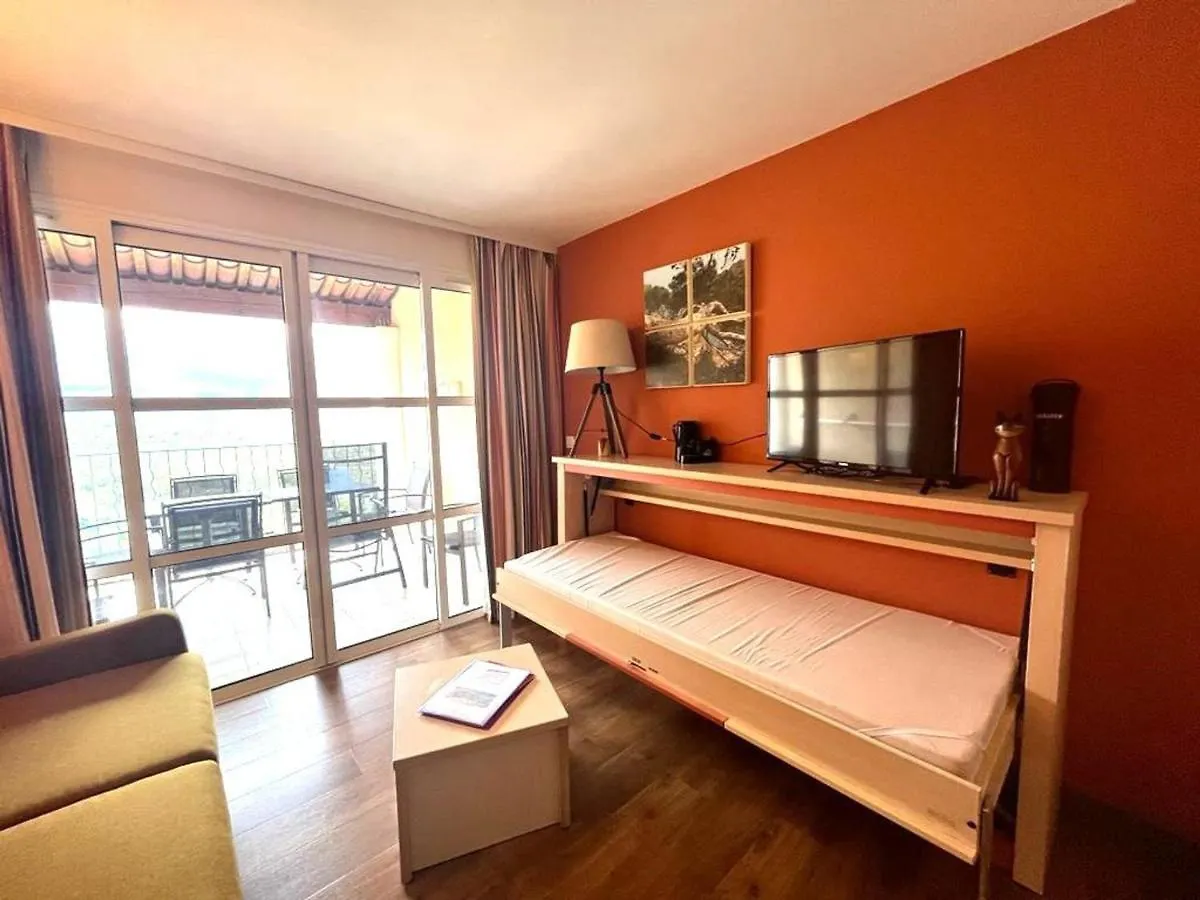 Duplex 3 Pieces Avec Terrasse, Solarium, Piscine Et Parking - Fr-1-504-418 Apartment Saint-Raphael  0*, Saint-Raphael (Var)